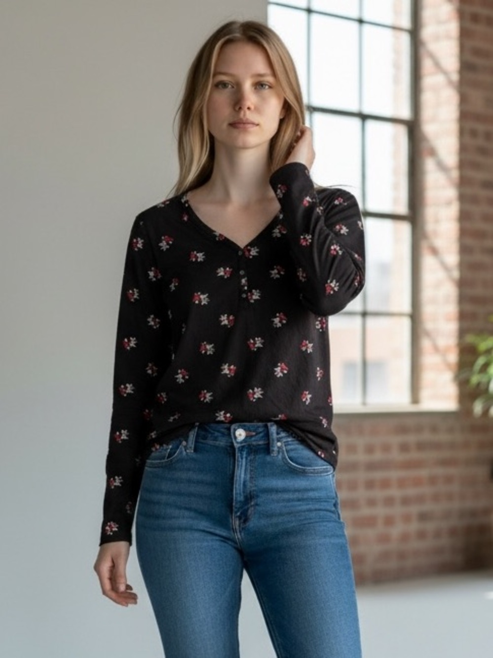 NWT Croft & Barrow Black Red Cardinal Print V-Neck Long Sleeve Top Size XS